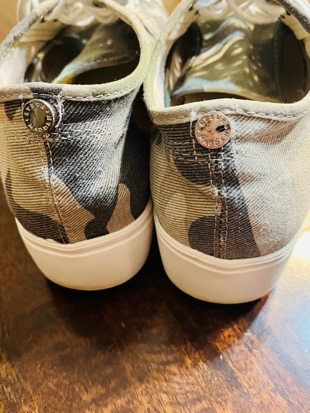 Steve Madden Emmi Low Platform Camouflage Sneakers Size 9 - Picture 4 of 6